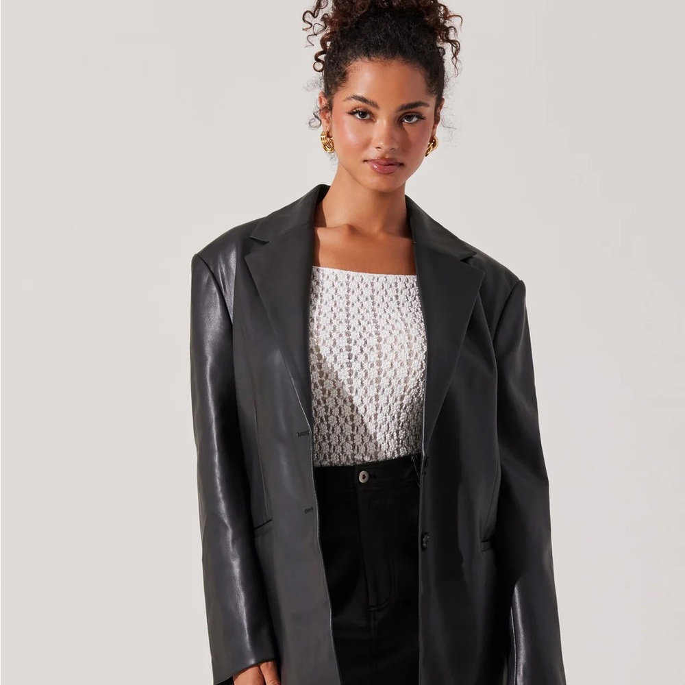 BNWT ASTR THE LABEL OVERSIZED FAUX LEATHER BLAZER
